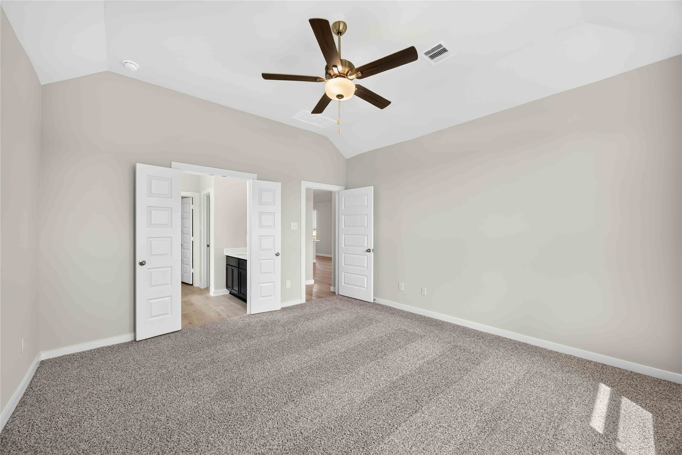 11925 Avian Avenue Property Photo 8