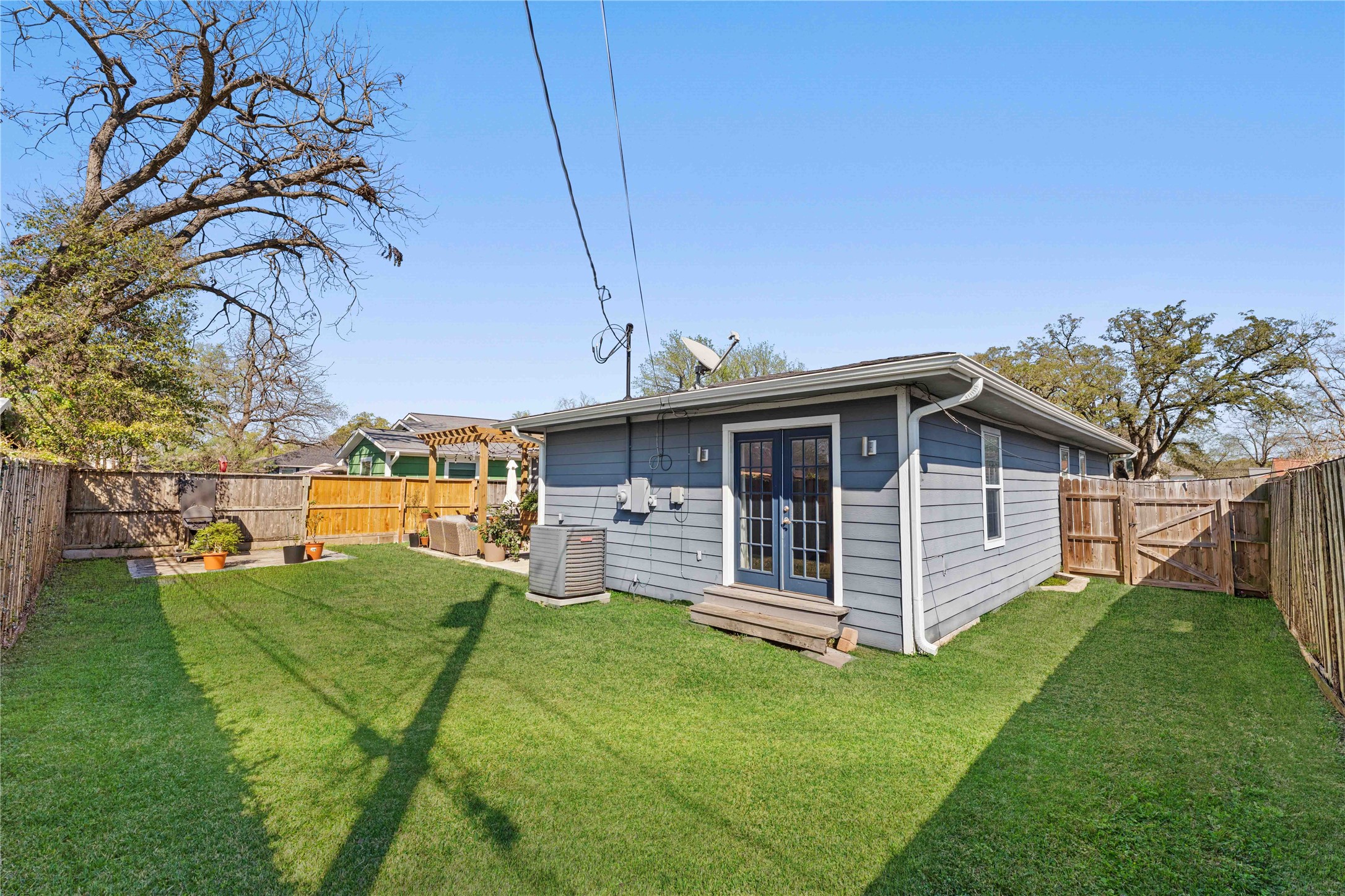 1118 Jocelyn Street Property Photo 4