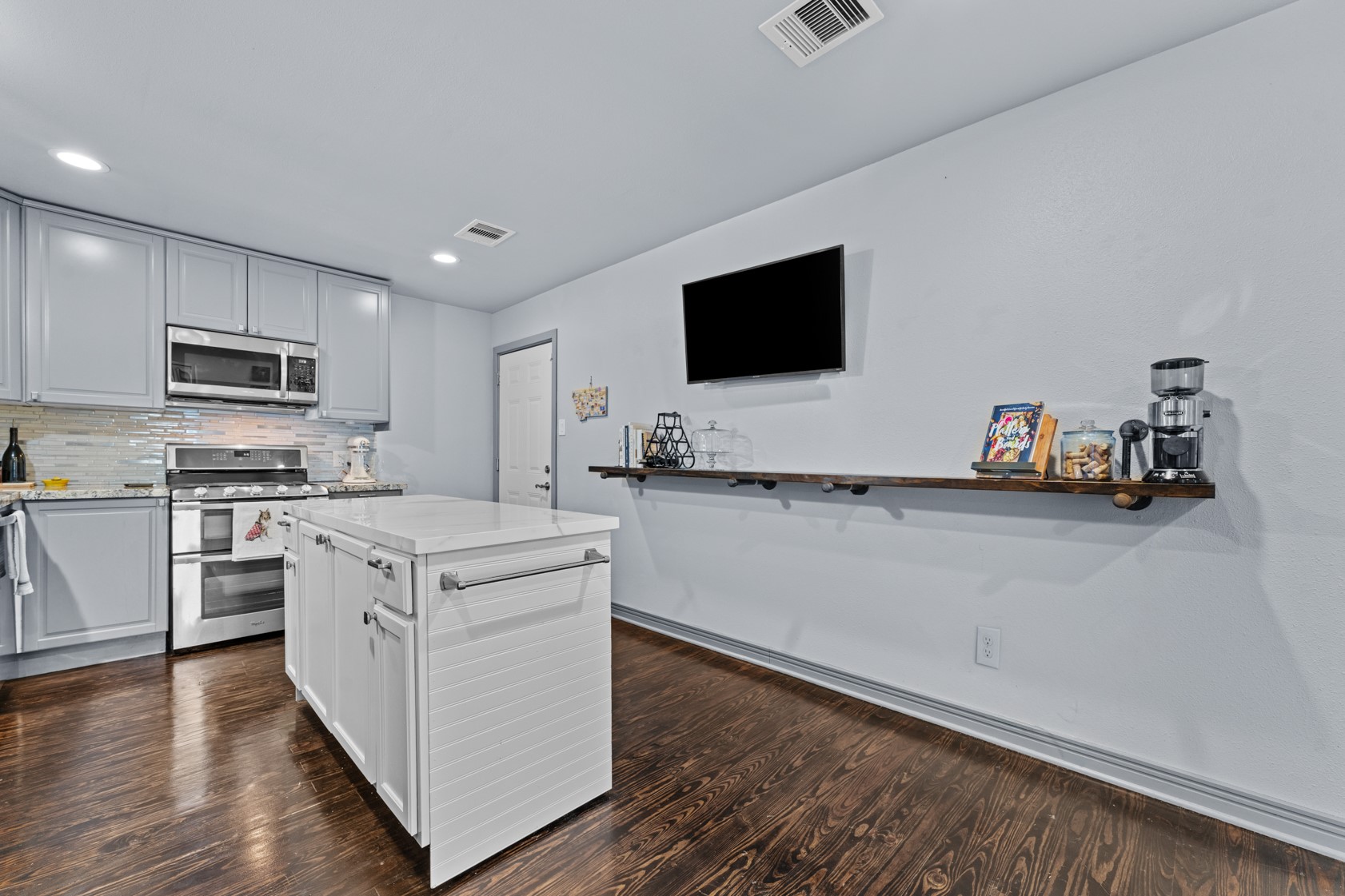 1118 Jocelyn Street Property Photo 10