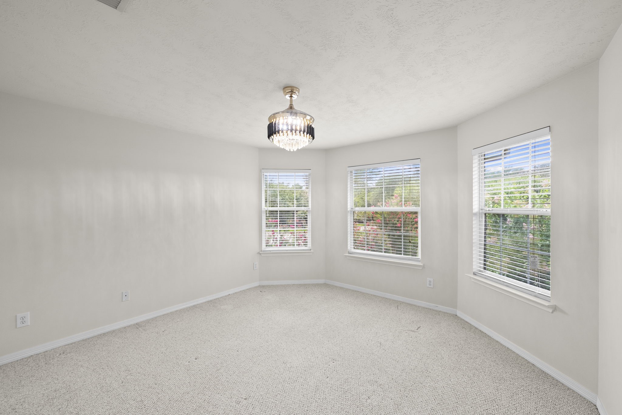 5526 Darschelle Drive Property Photo 27