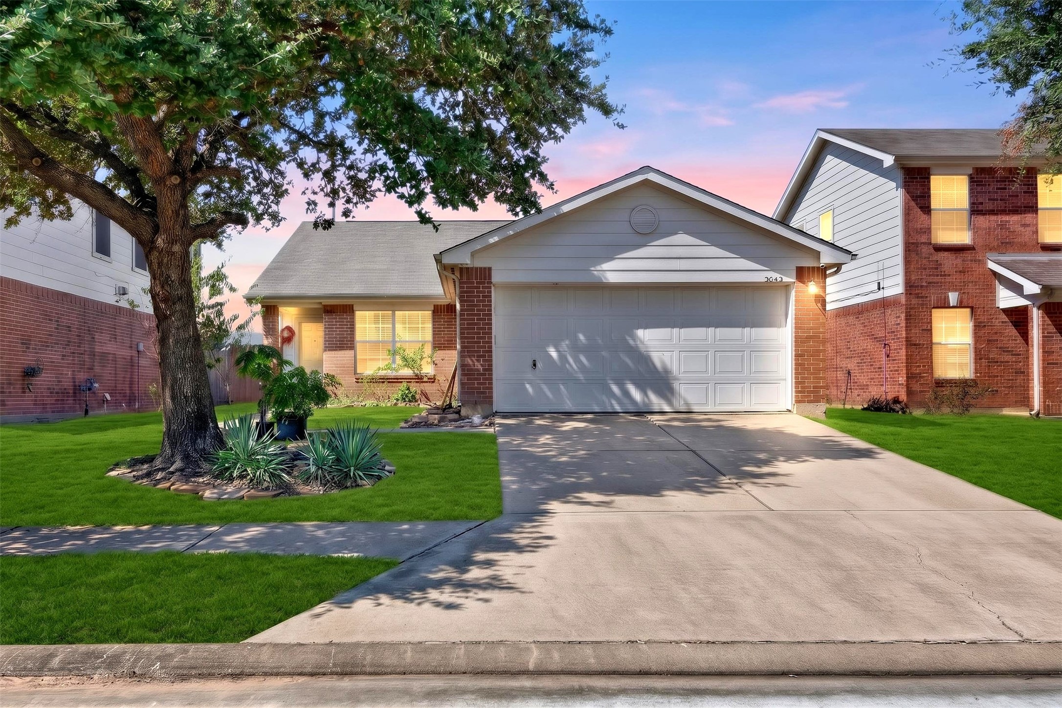 5743 Roehampton Court Property Photo 1