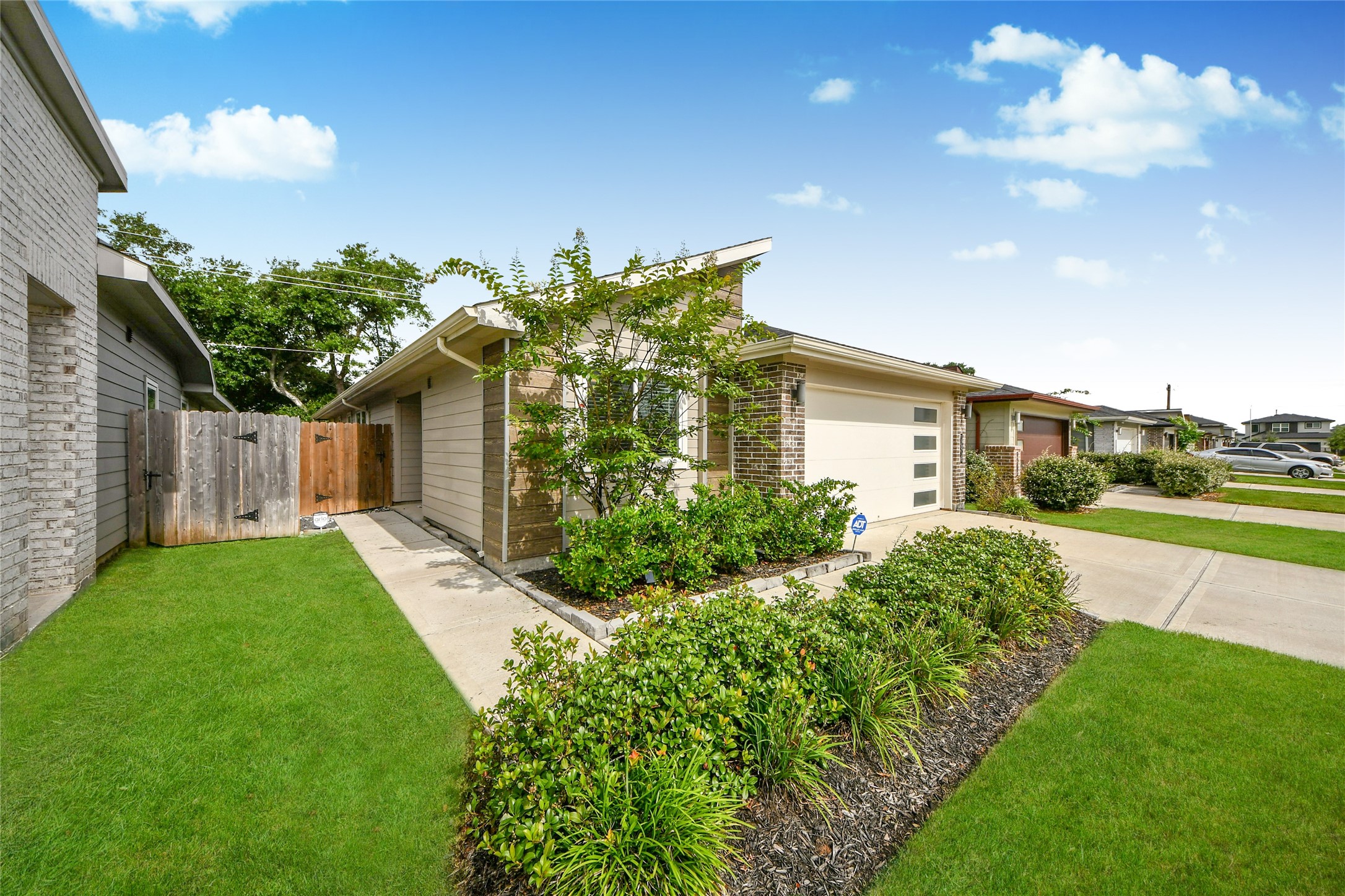 12918 Wempe Way Property Photo 4