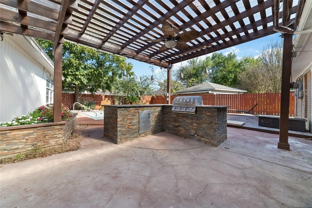 22122 Woodrose Drive Property Photo 4