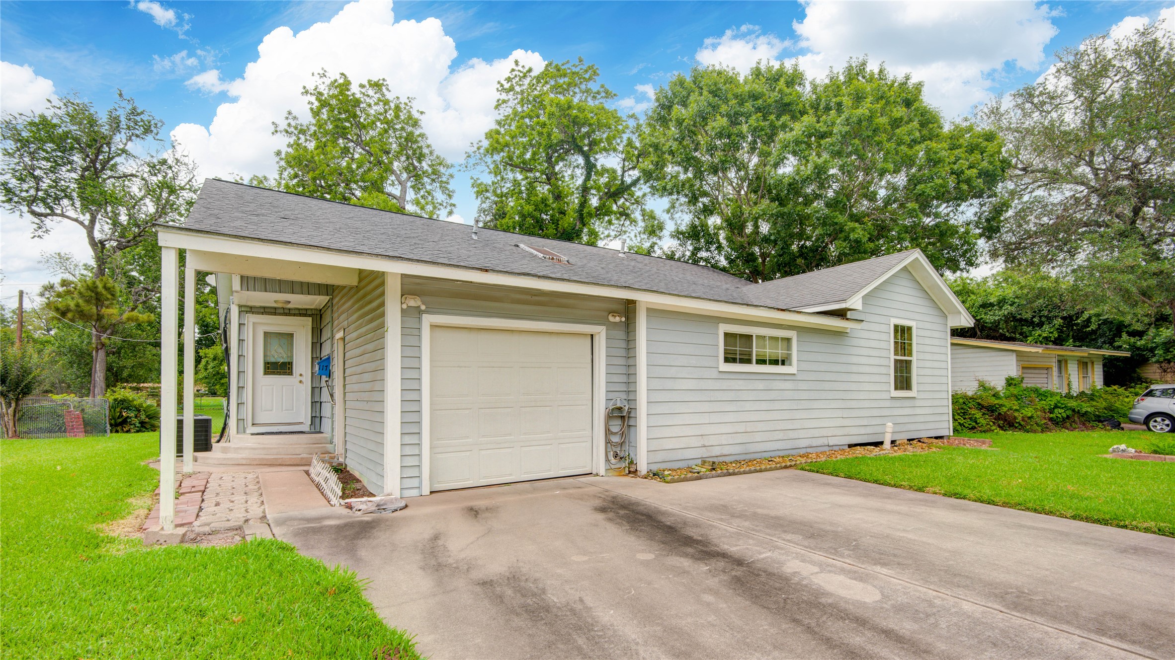 117 Camellia Street Property Photo 4