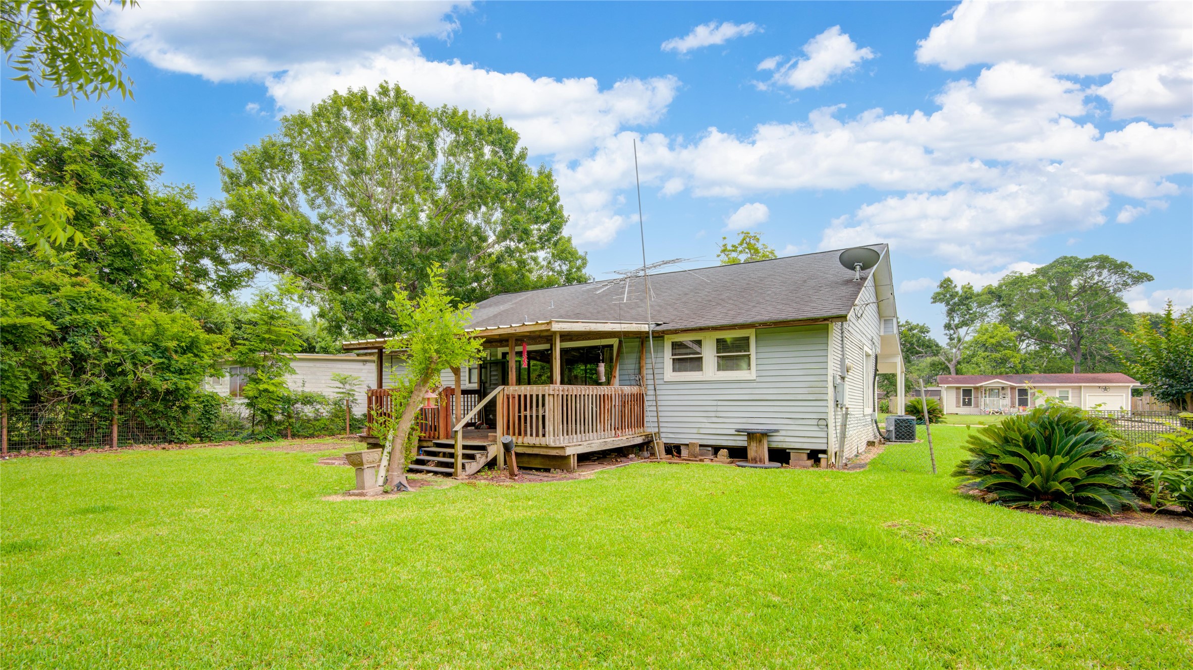 117 Camellia Street Property Photo 5