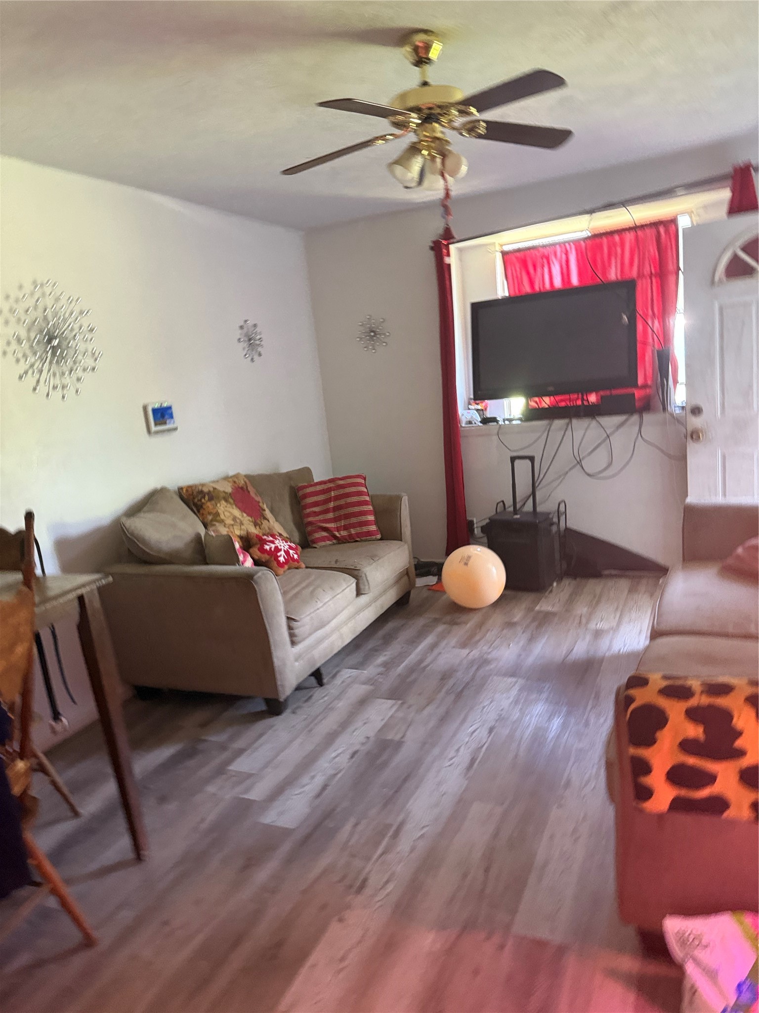 4927 Glenridge Lane Property Photo 2