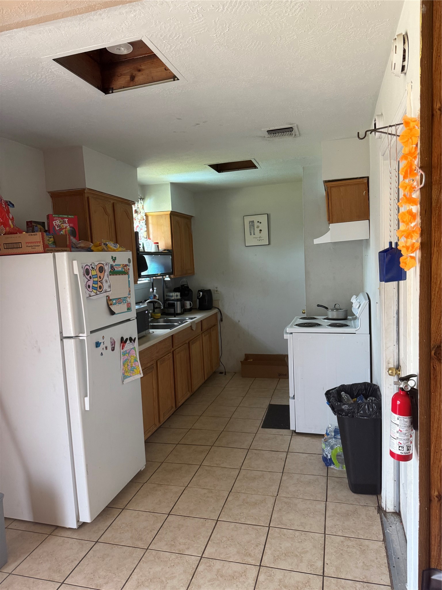 4927 Glenridge Lane Property Photo 3