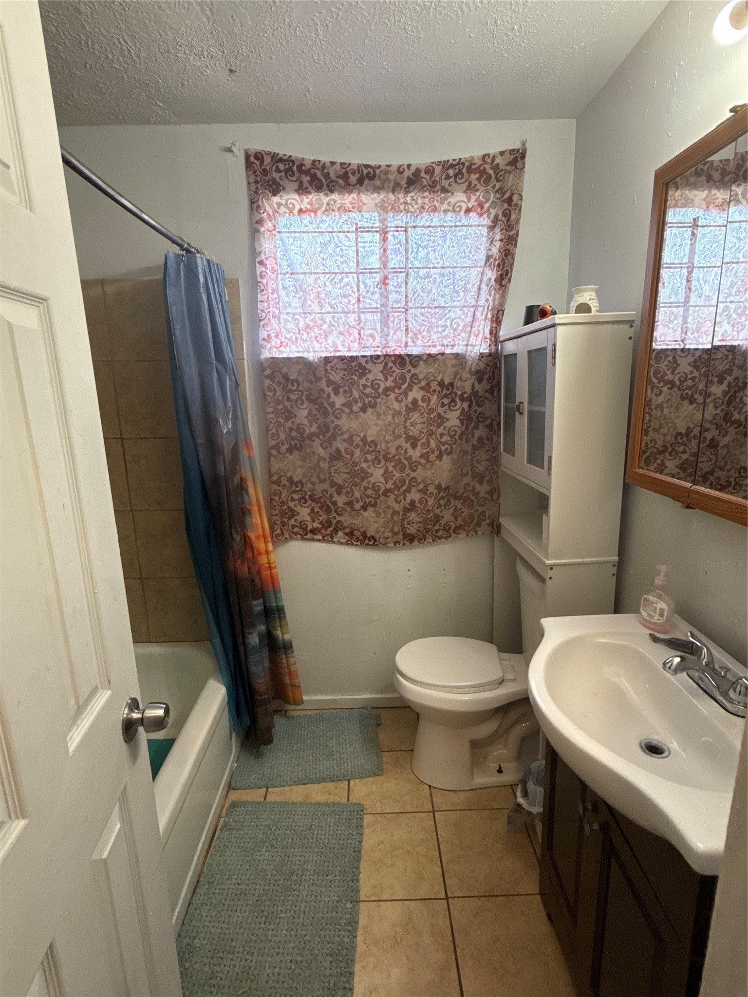 4927 Glenridge Lane Property Photo 5