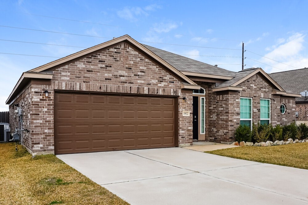 1902 Walnut Green Circle Property Photo 3