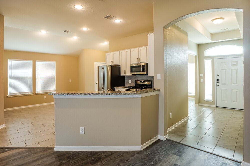1902 Walnut Green Circle Property Photo 6
