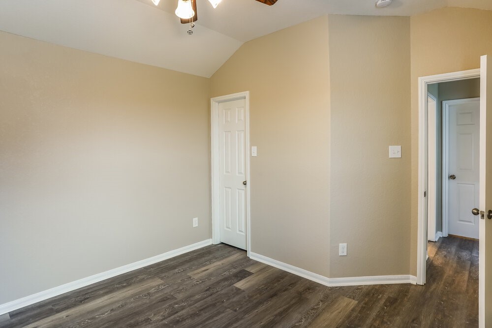 1902 Walnut Green Circle Property Photo 13