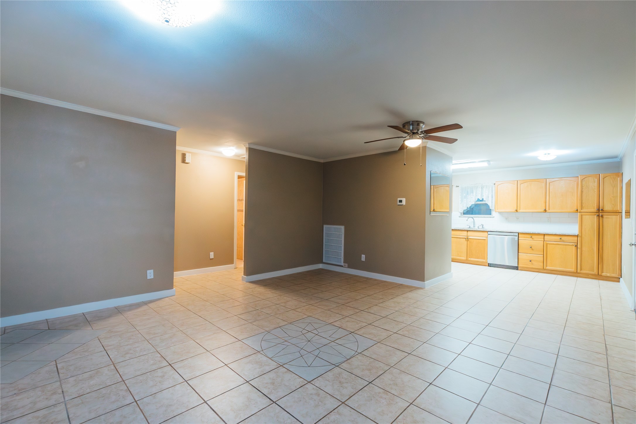 5617 Schutz Street Property Photo 6