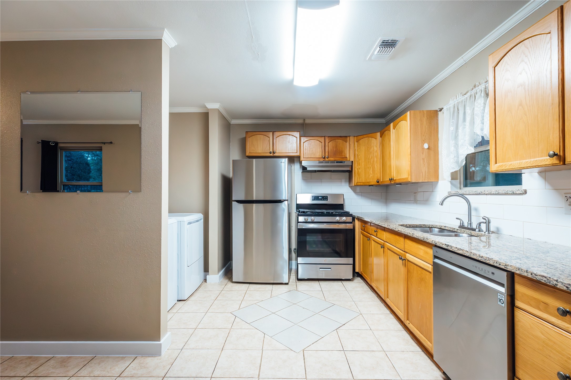 5617 Schutz Street Property Photo 10
