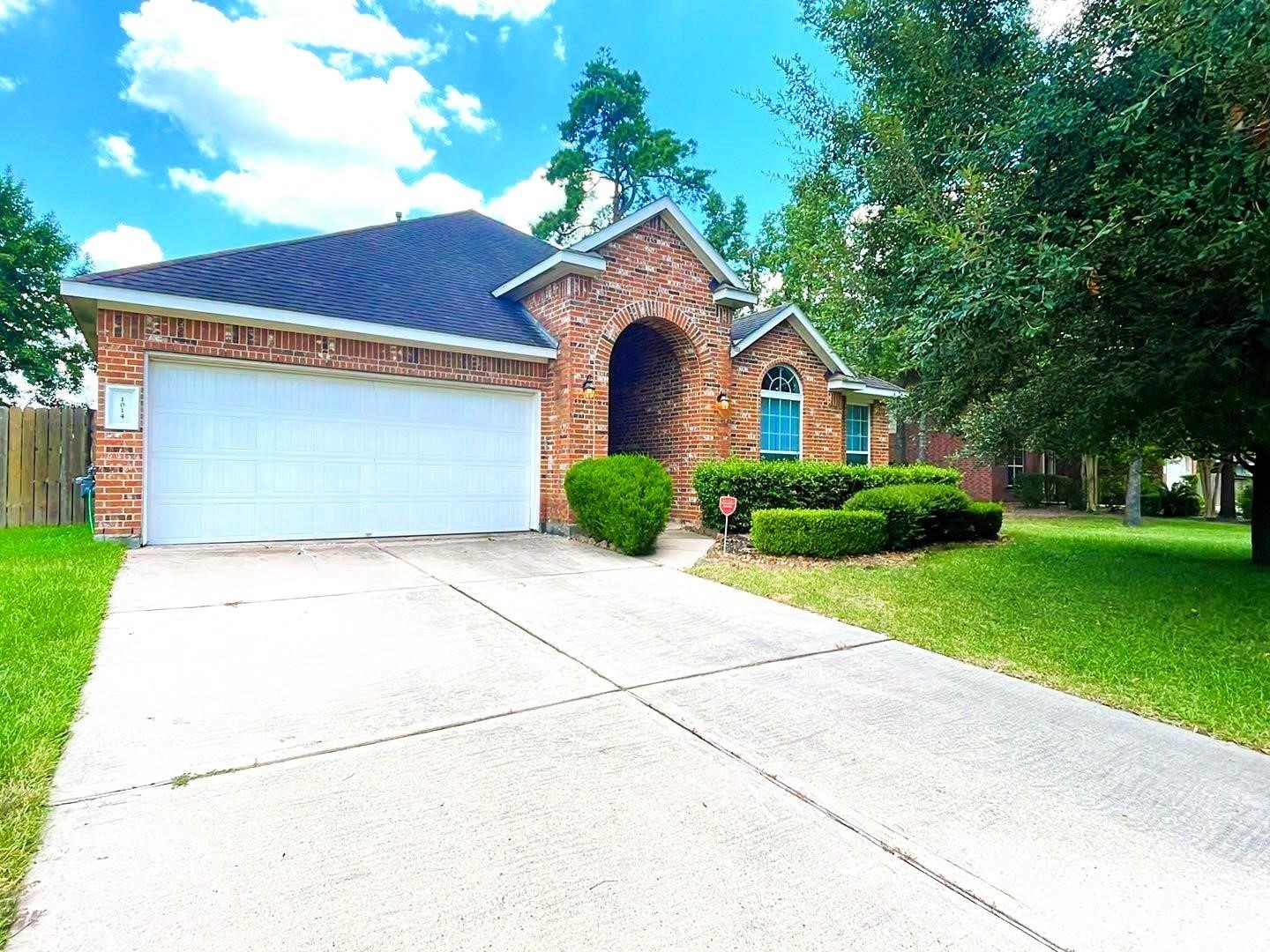 1014 Spring Lakes Haven Drive Property Photo 1