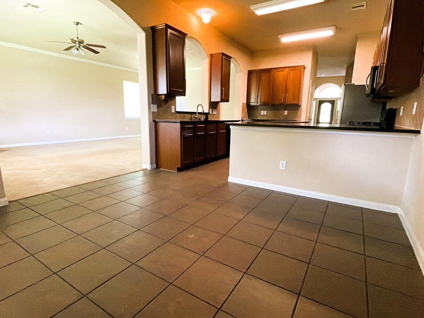 1014 Spring Lakes Haven Drive Property Photo 4