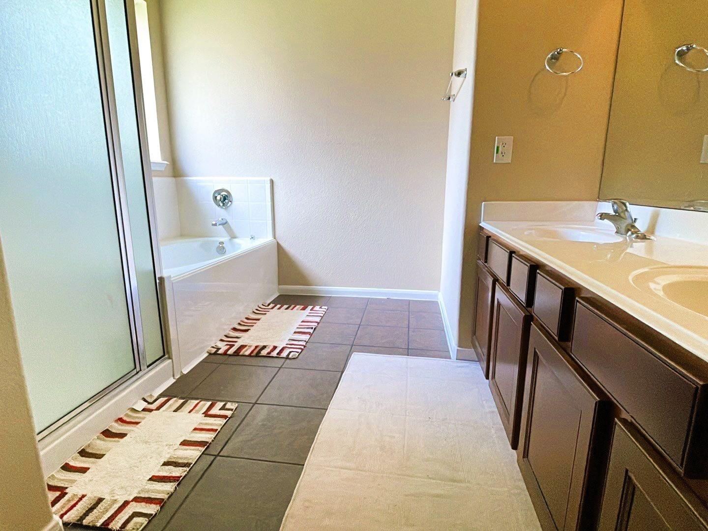 1014 Spring Lakes Haven Drive Property Photo 8