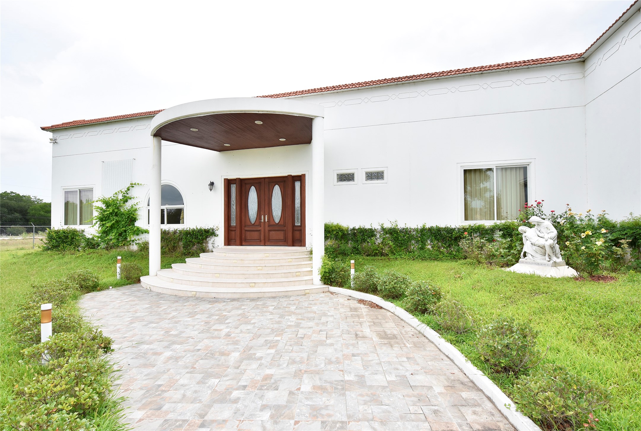 6602 Rohan Road Property Photo 4