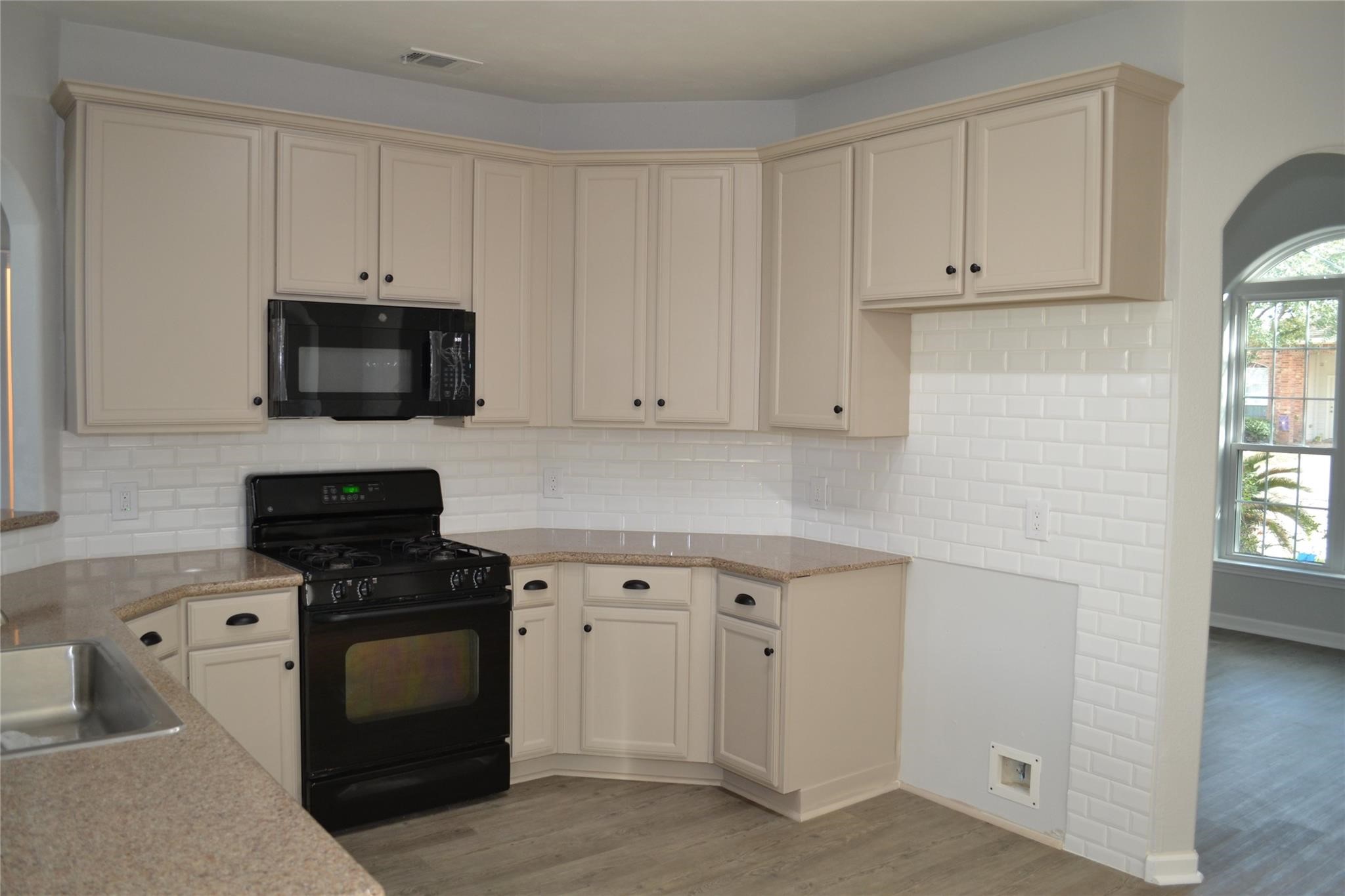9514 Curry Landing Drive Property Photo 4