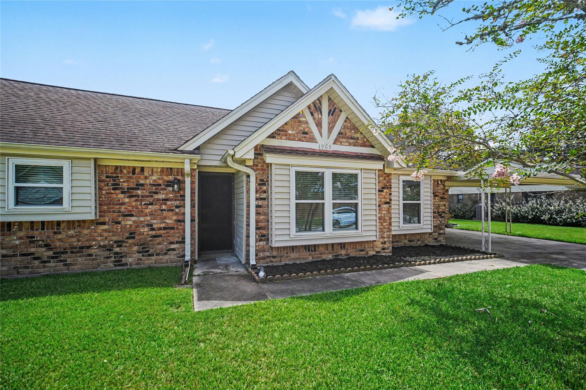 1909 Adams Street, Alvin Tx 77511 Property Photo 3