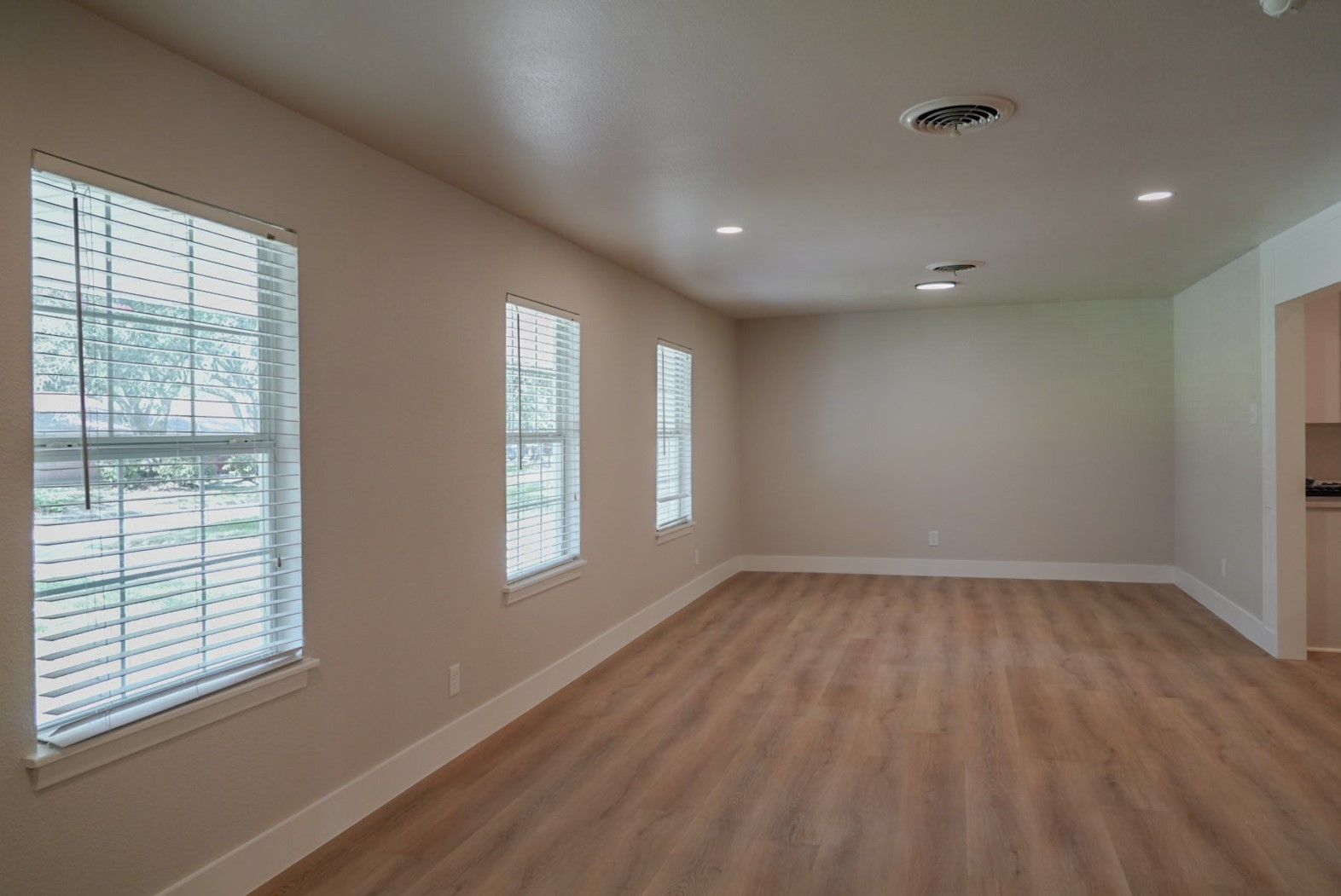 800 Rosewood Drive Property Photo 10