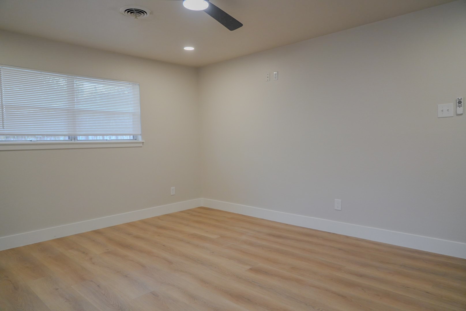 800 Rosewood Drive Property Photo 15