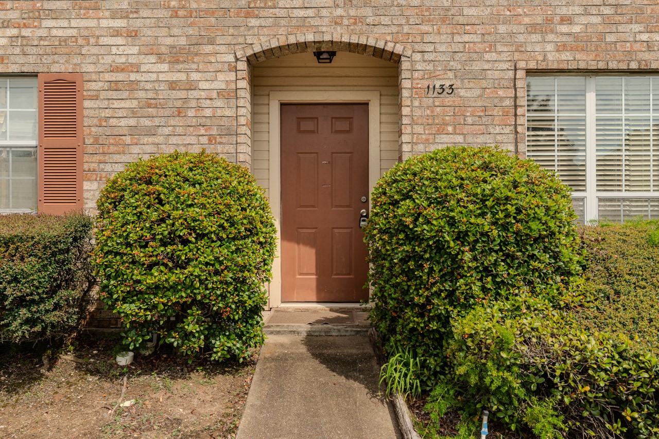 1133 Green Meadow Property Photo 2