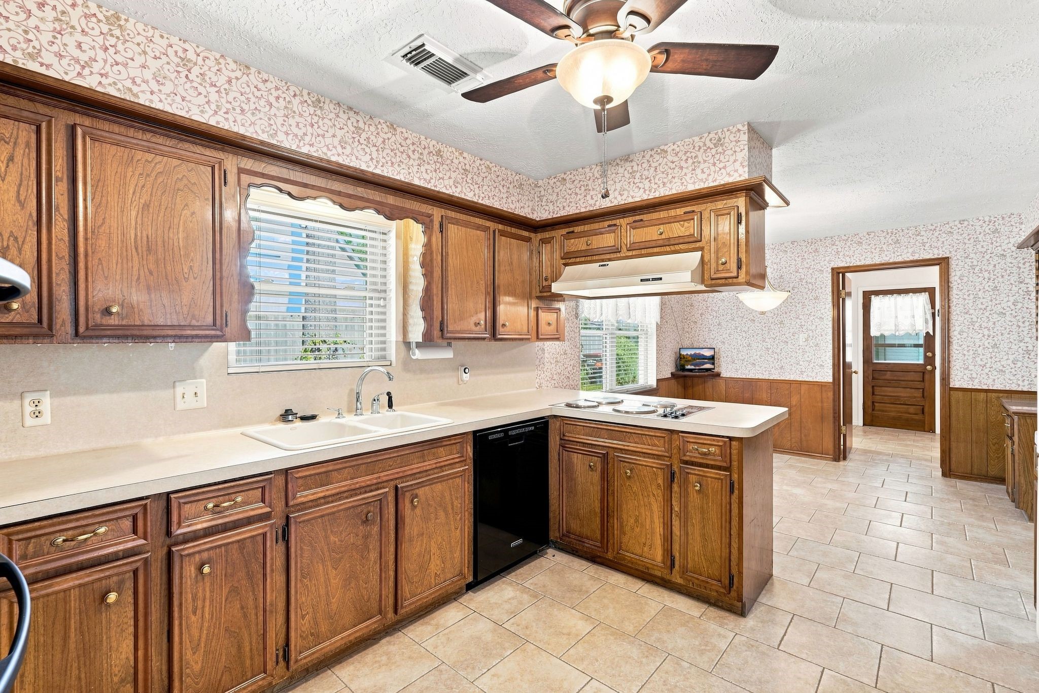 8126 Middlebury Lane Property Photo 13