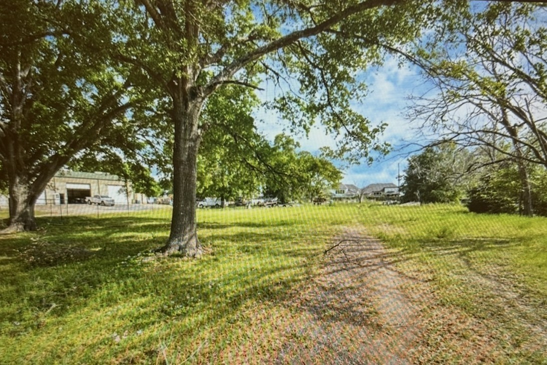 17703 South Drive Property Photo 2