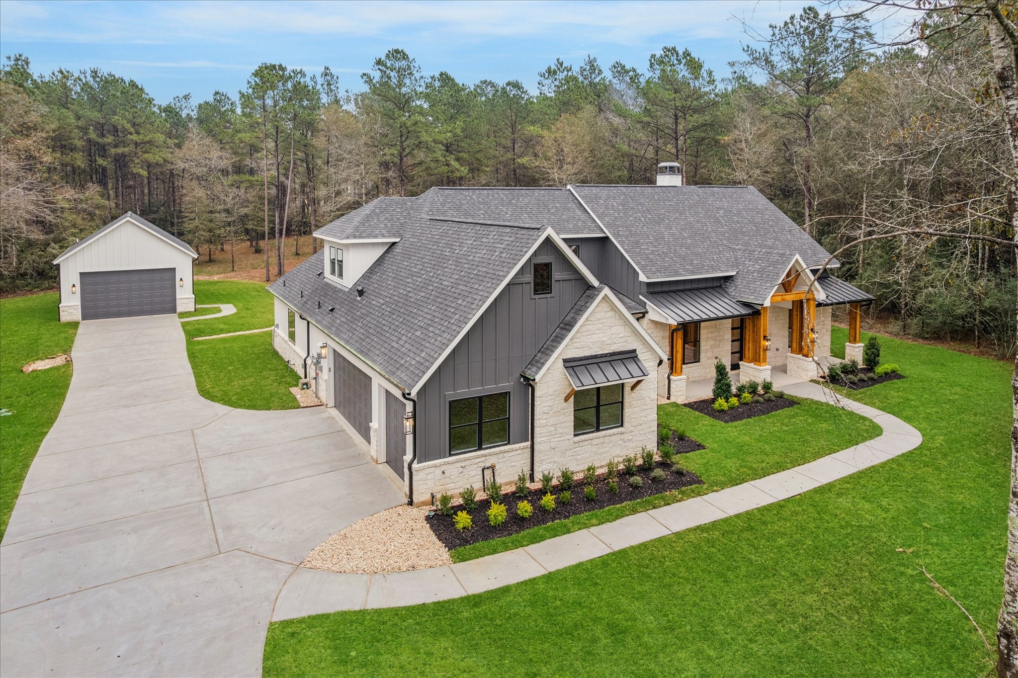 688 Lonestar Road Property Photo 1