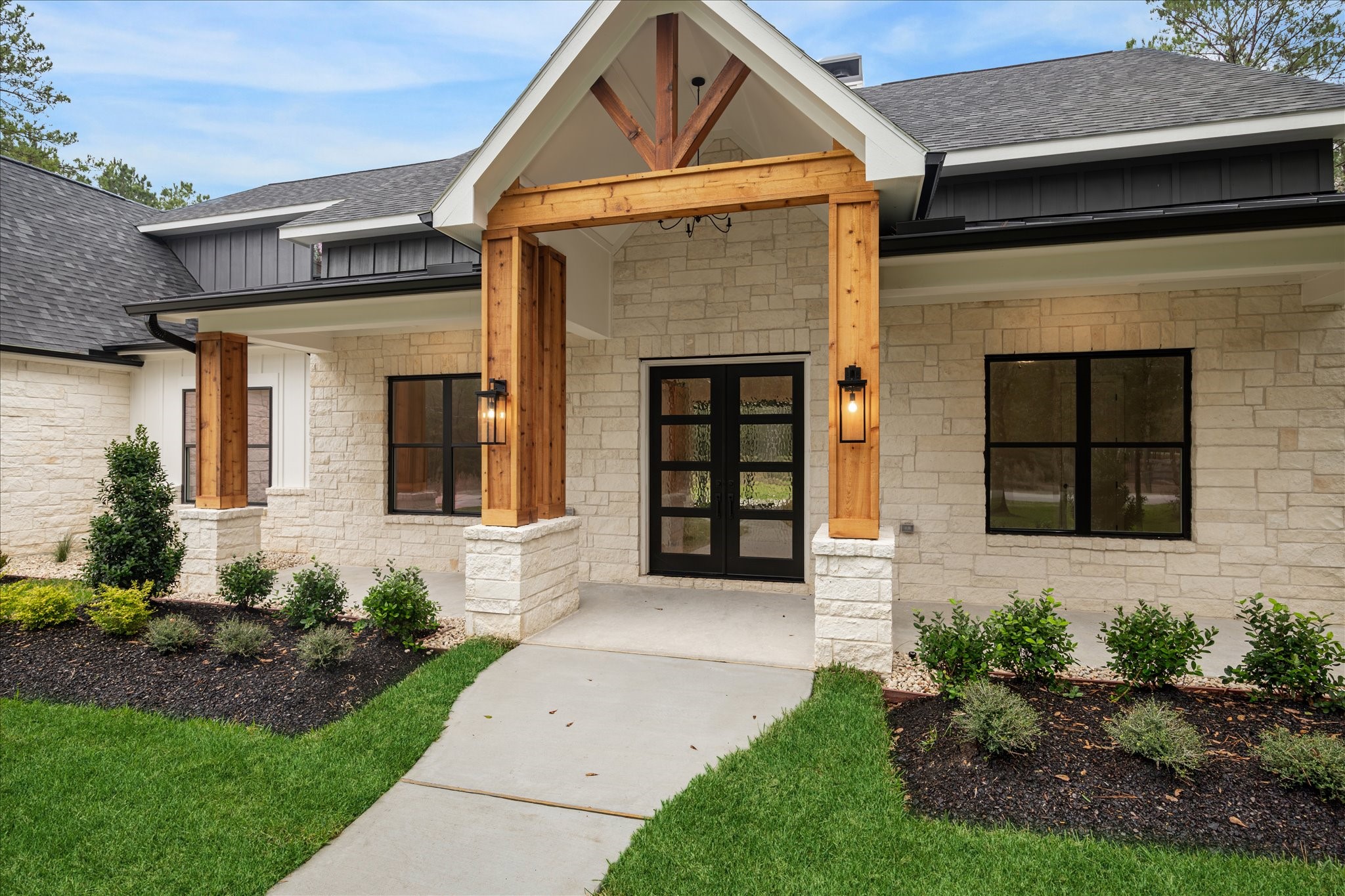 688 Lonestar Road Property Photo 3