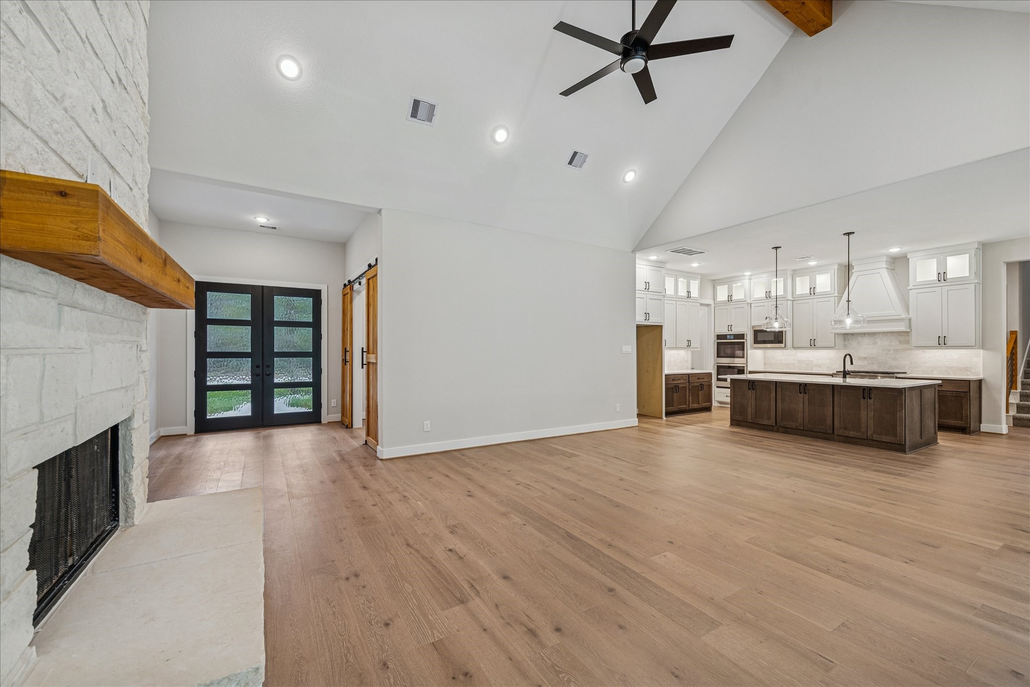 688 Lonestar Road Property Photo 7