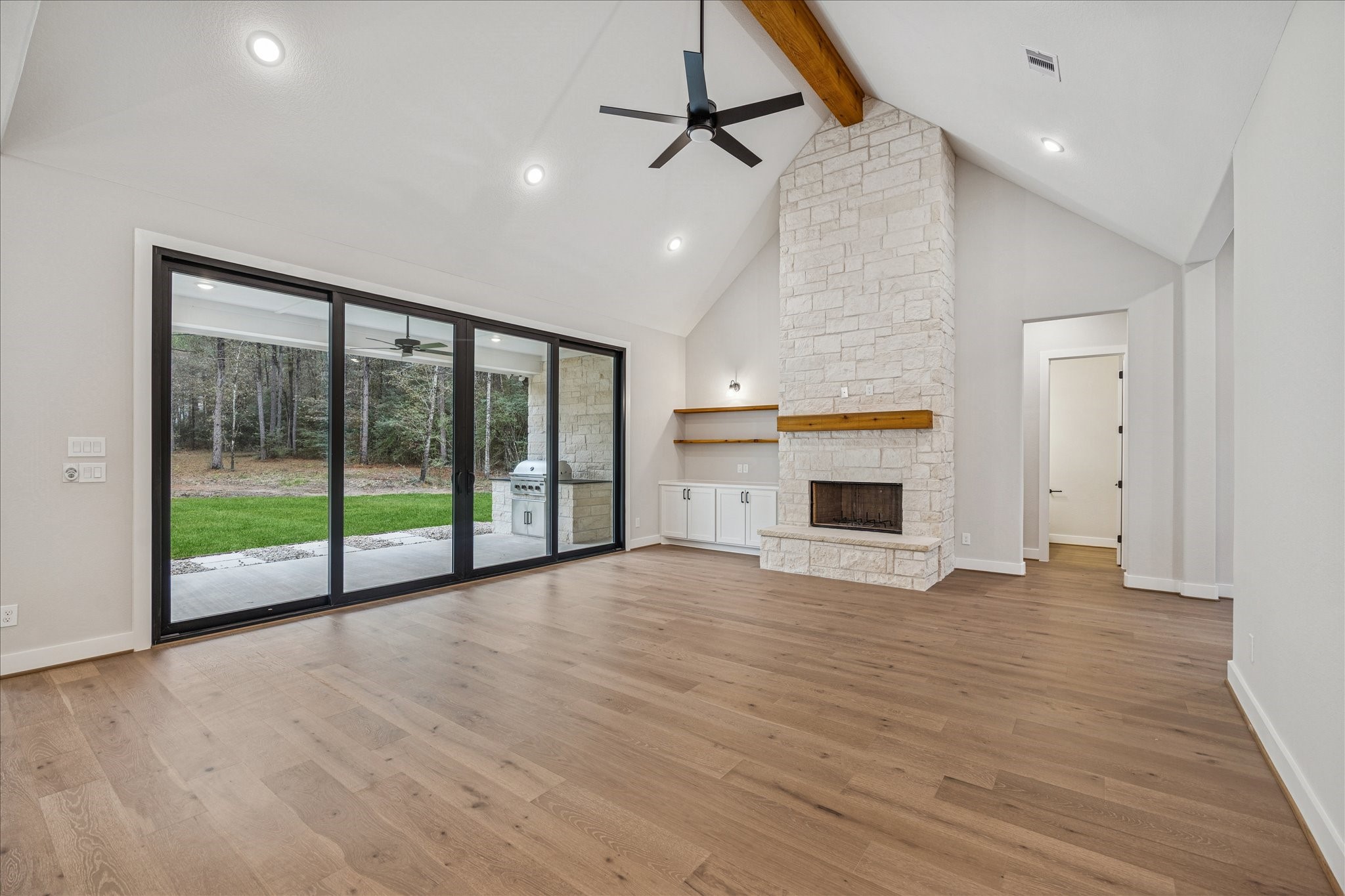 688 Lonestar Road Property Photo 8