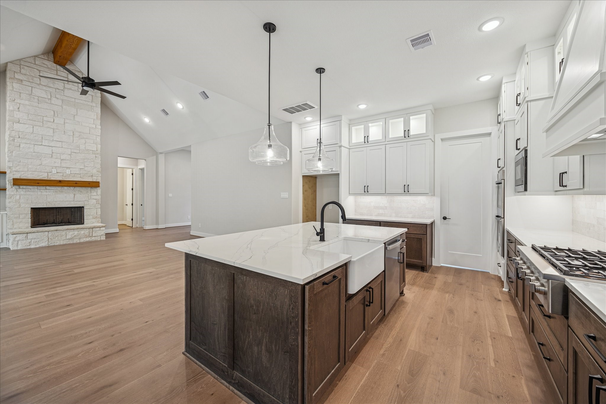 688 Lonestar Road Property Photo 12