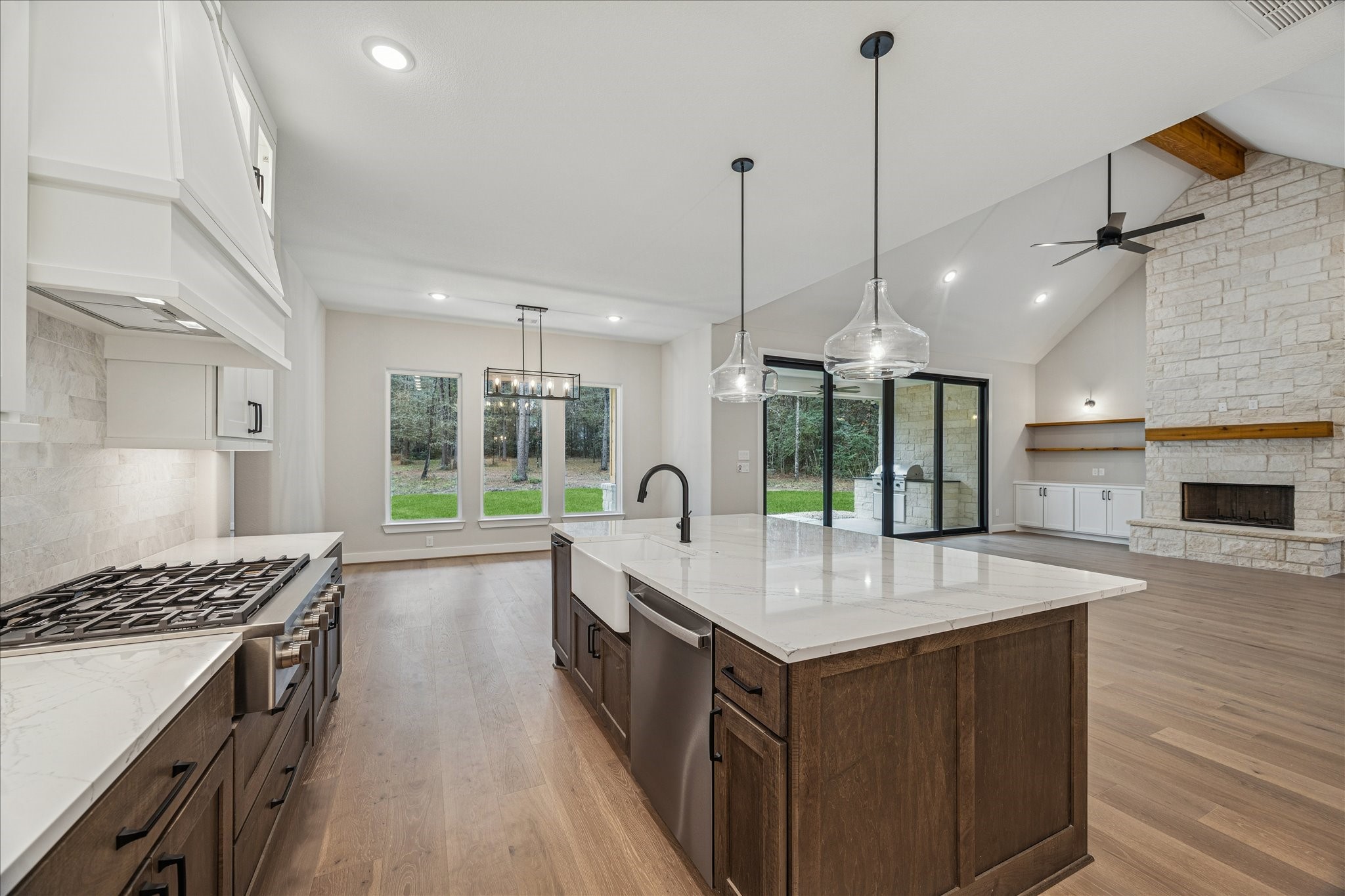 688 Lonestar Road Property Photo 13