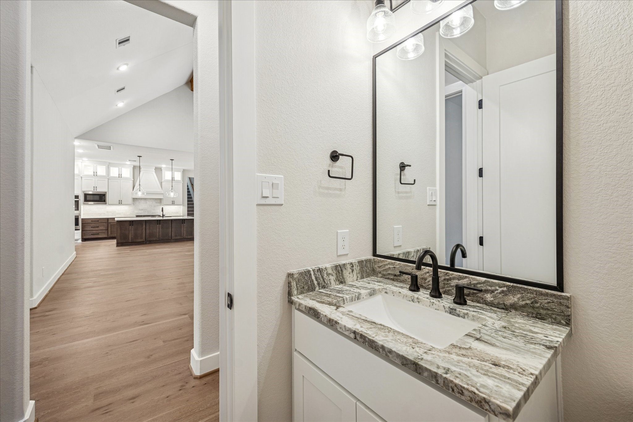 688 Lonestar Road Property Photo 16