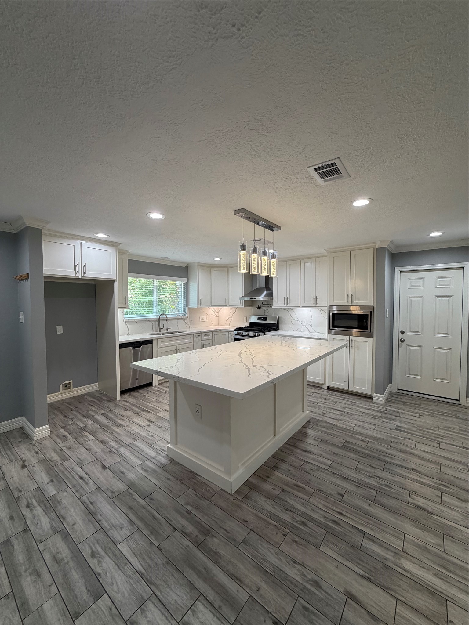 16215 Parksley Drive Property Photo 13