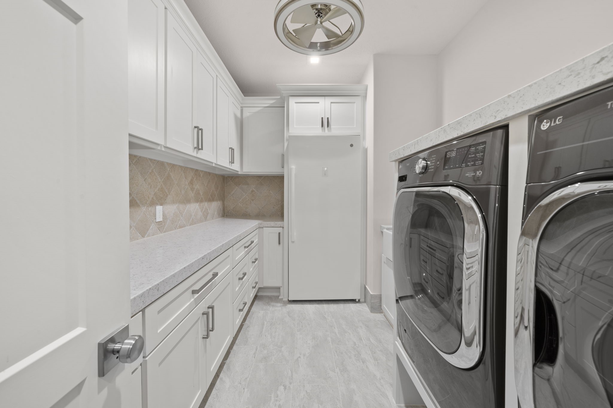 2102 Countryshire Lane Property Photo 33