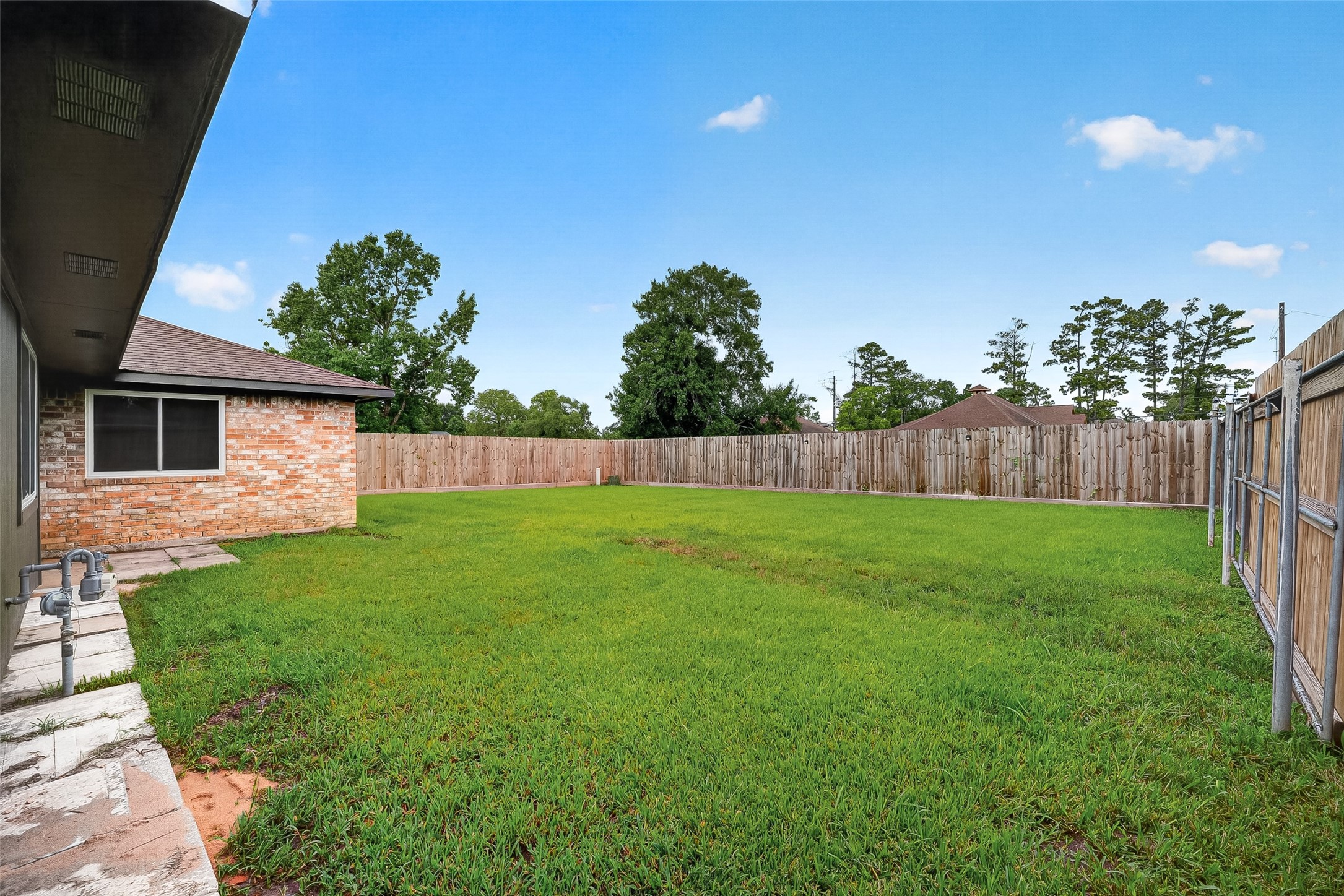 9715 Seeker Street Property Photo 22