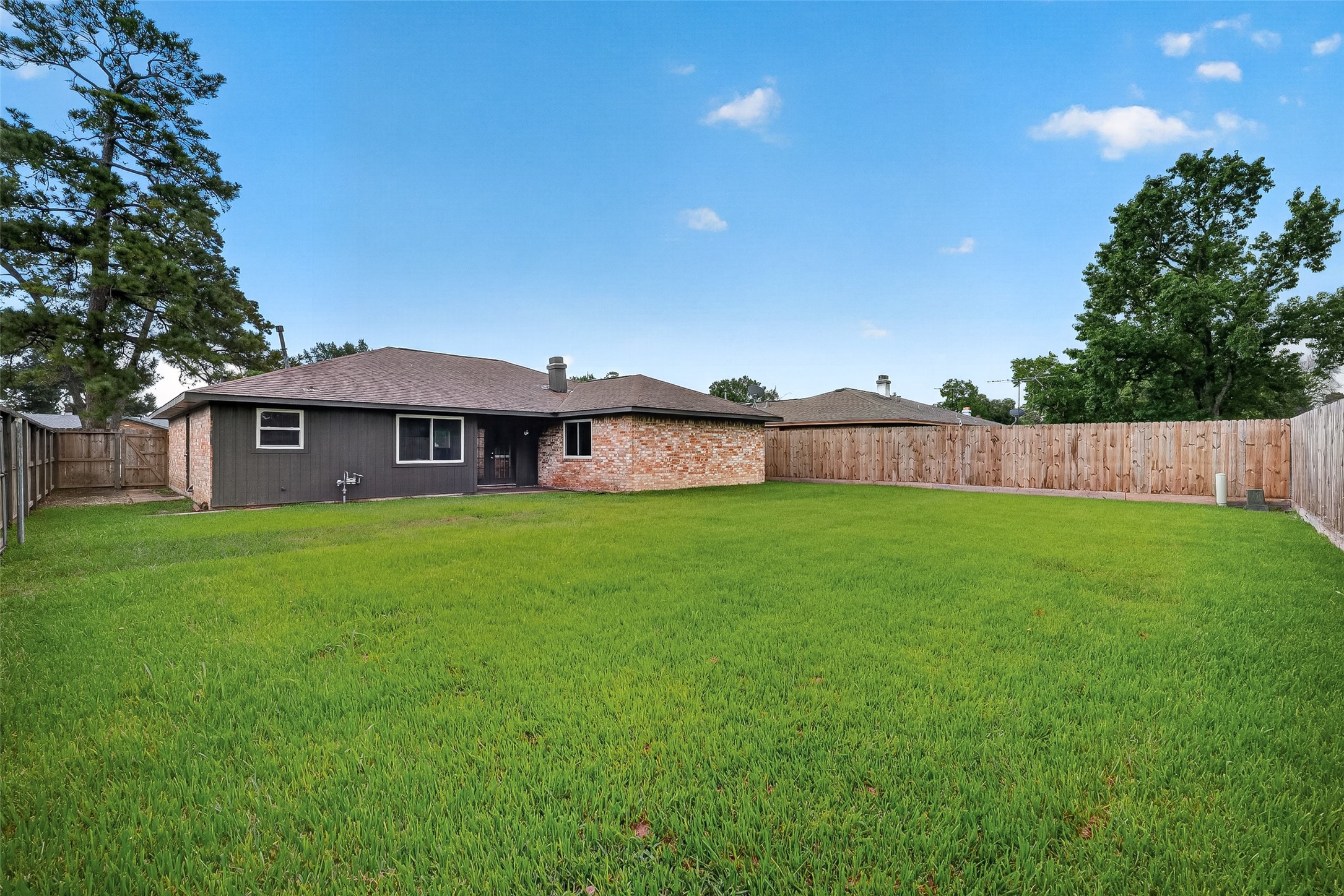 9715 Seeker Street Property Photo 25