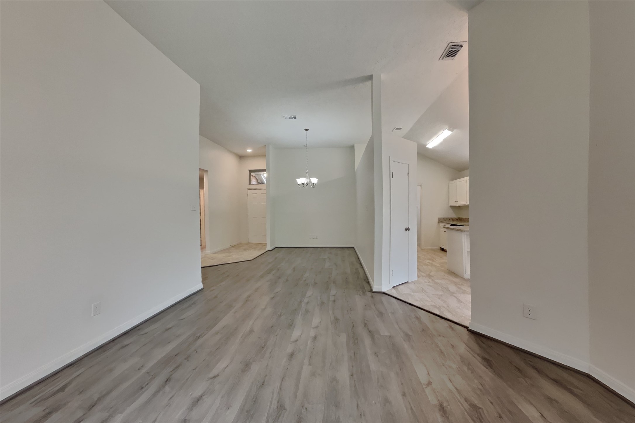 1915 Creston Drive Property Photo 3