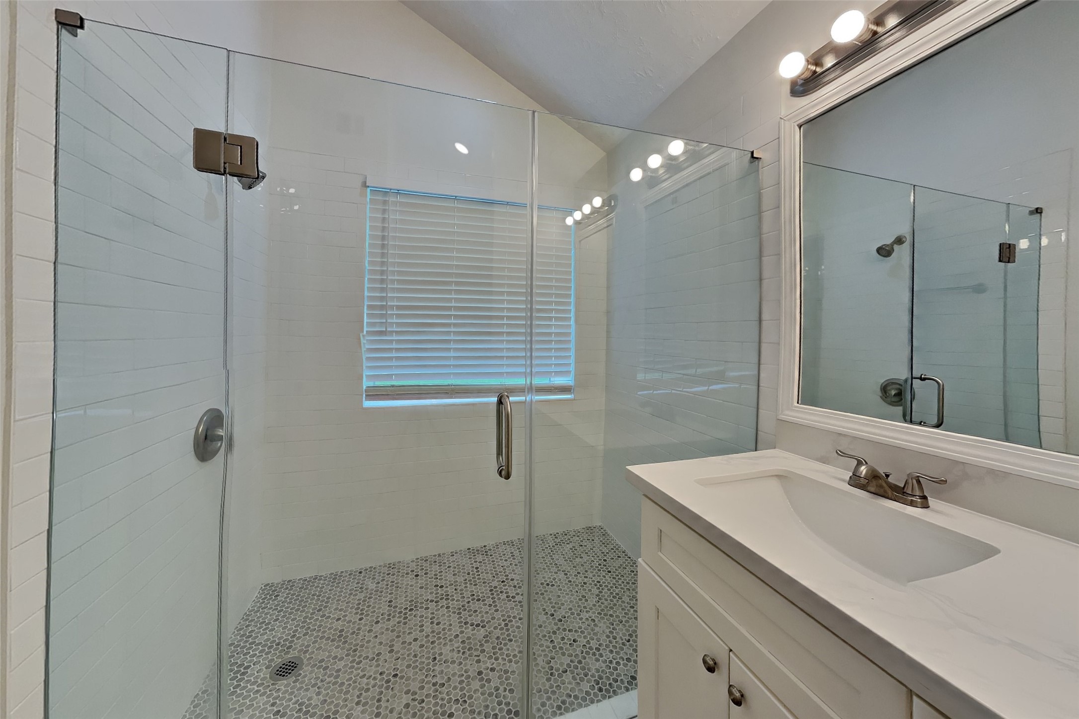 1915 Creston Drive Property Photo 10