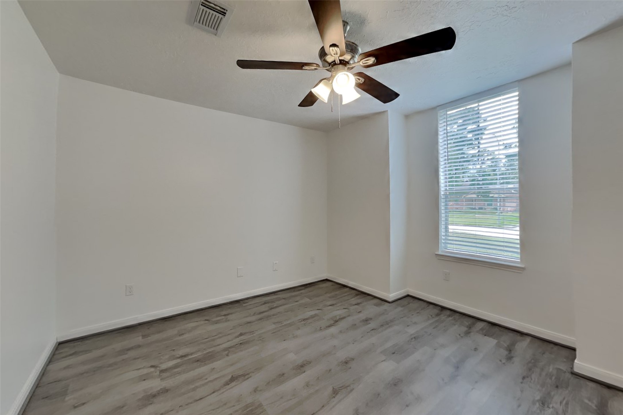 1915 Creston Drive Property Photo 13
