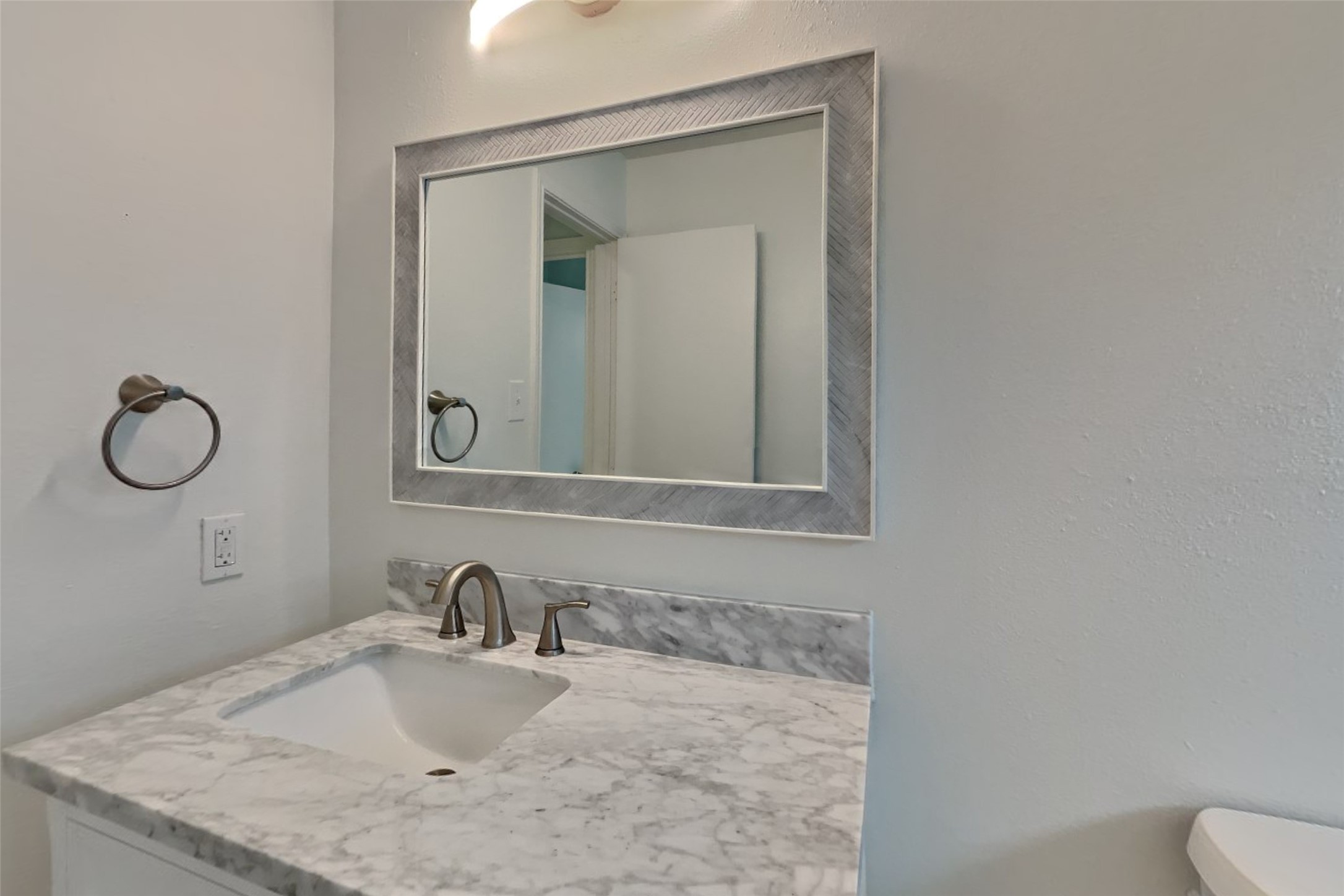 1915 Creston Drive Property Photo 15