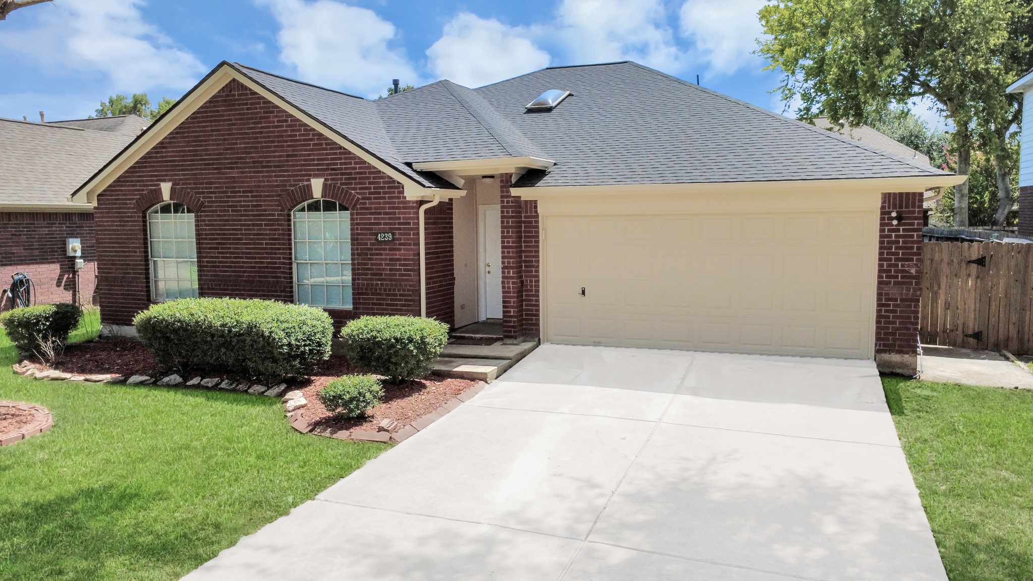 4239 Custer Creek Drive Property Photo 3