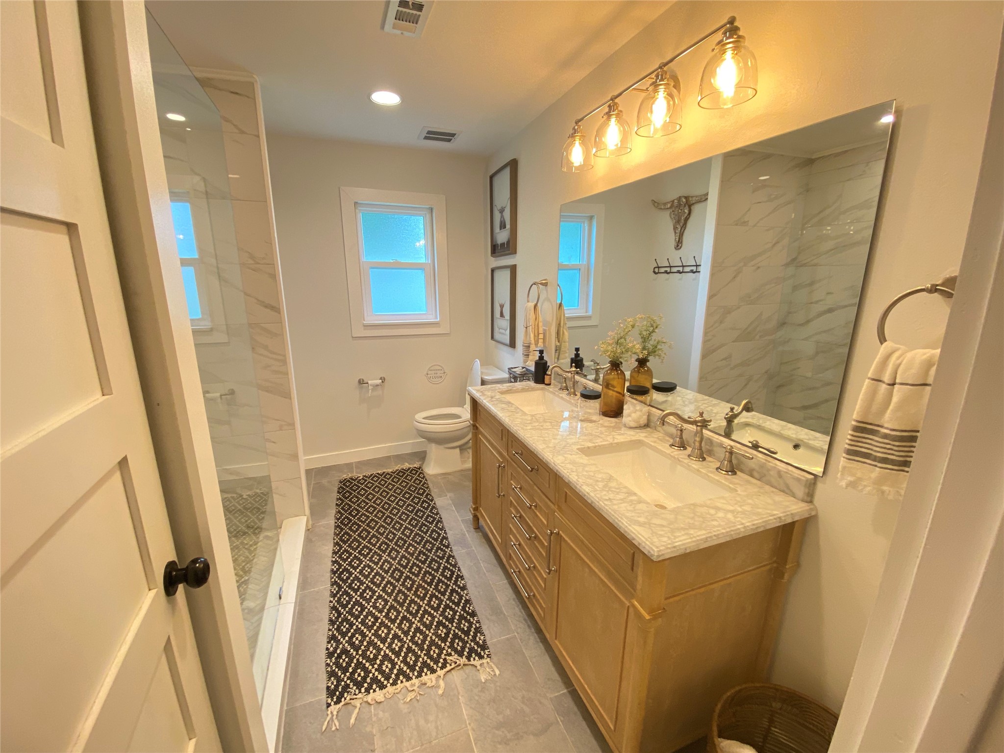 1012 Winding Road Property Photo 8