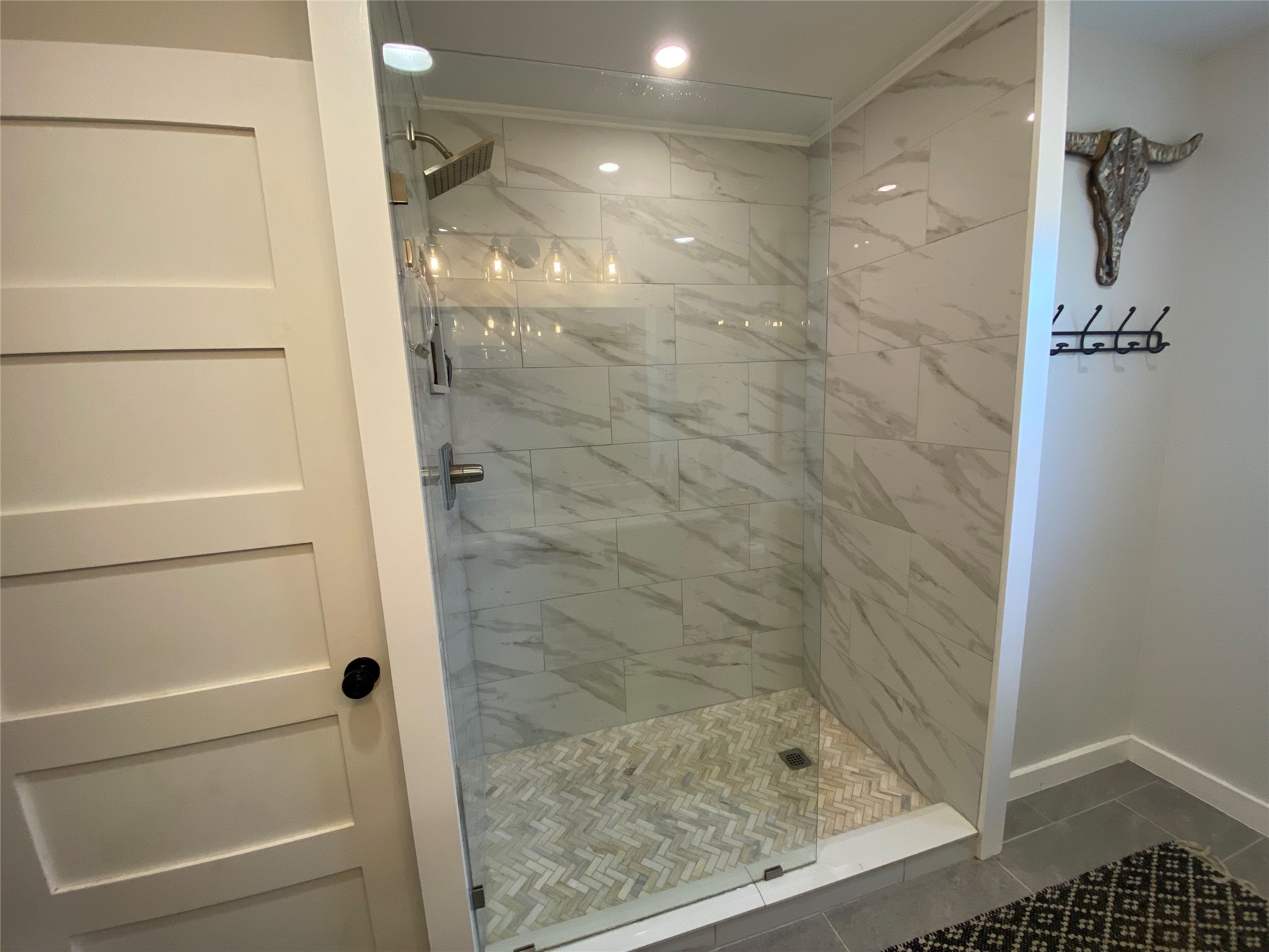 1012 Winding Road Property Photo 9