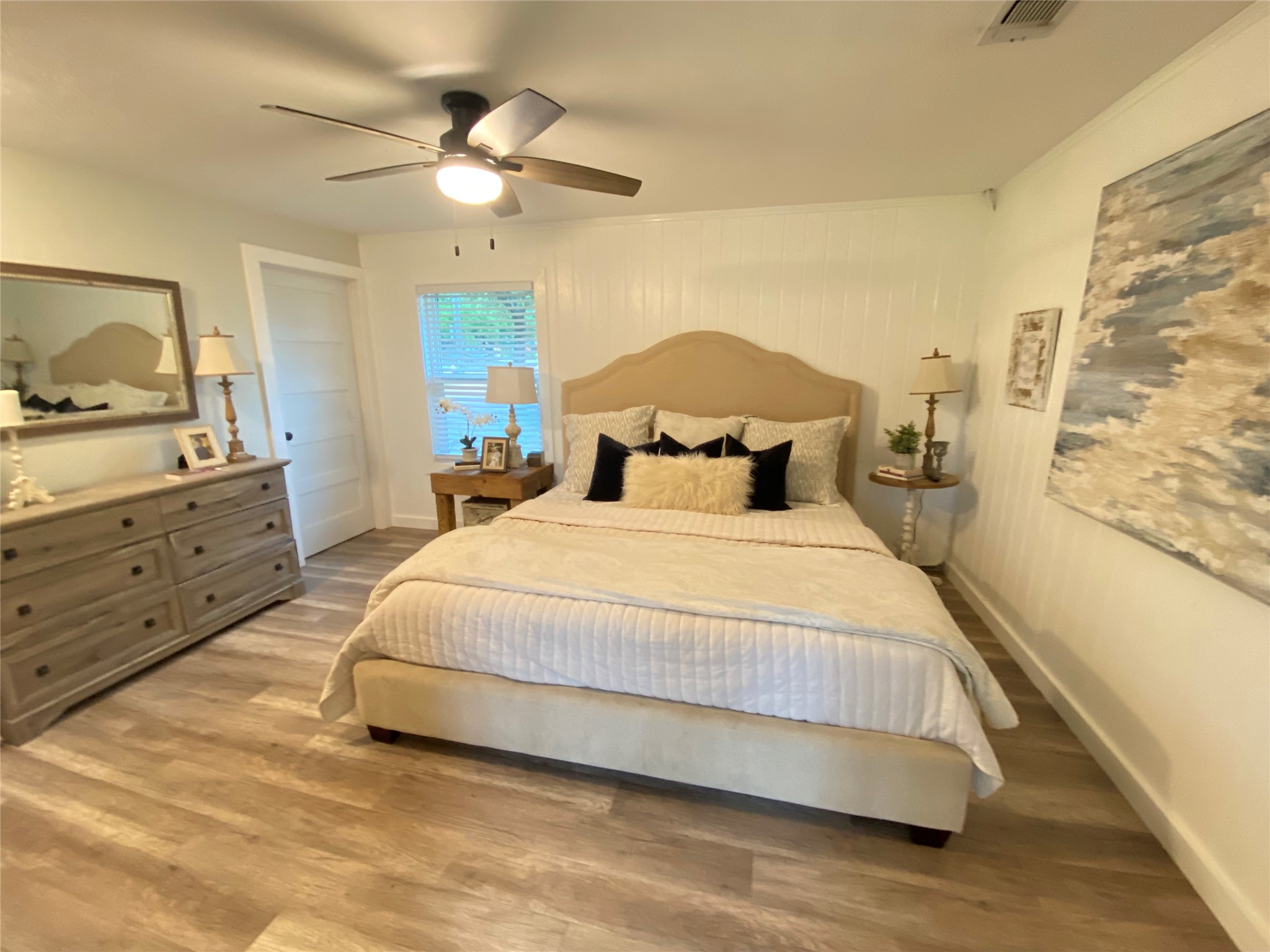 1012 Winding Road Property Photo 11