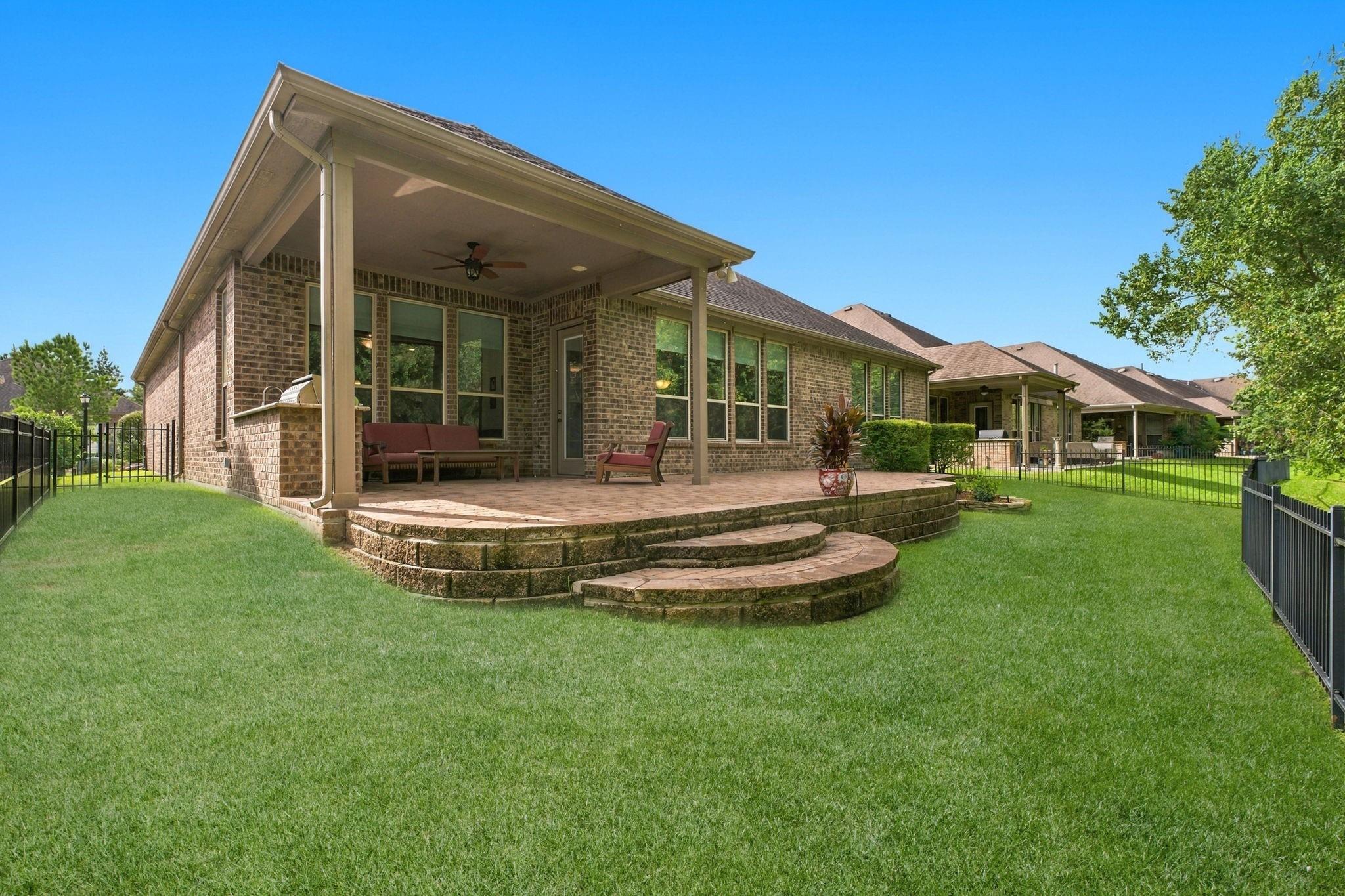 236 Appaloosa Court, The Woodlands Tx 77382 Property Photo 2
