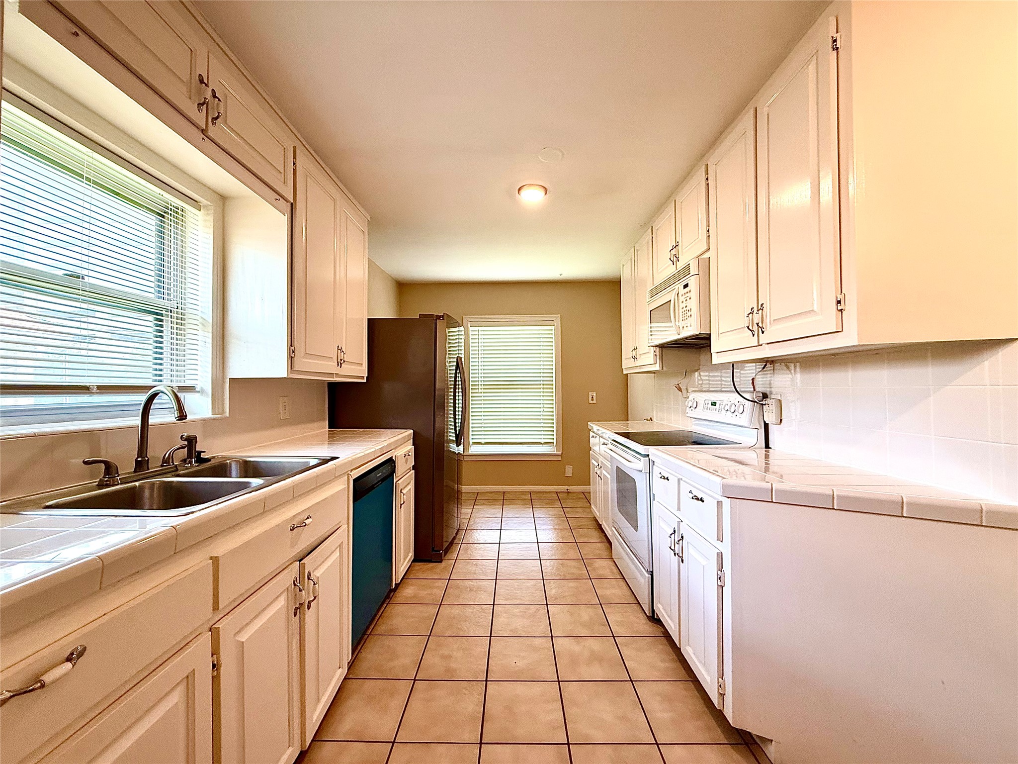 2009 Sheridan Street Property Photo 6