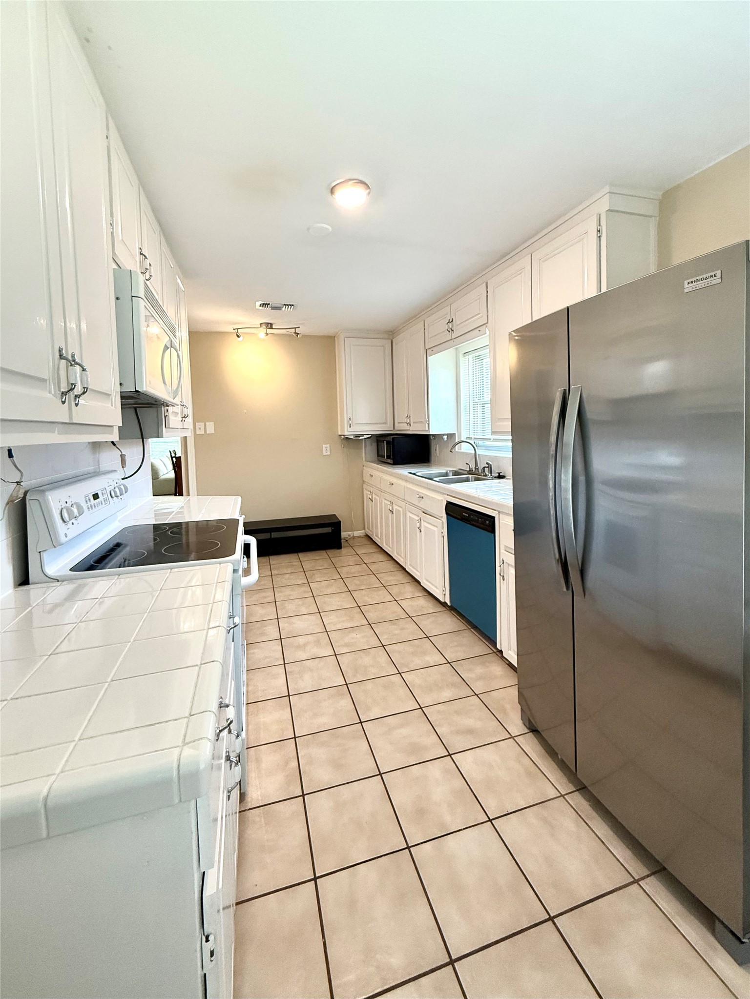 2009 Sheridan Street Property Photo 7